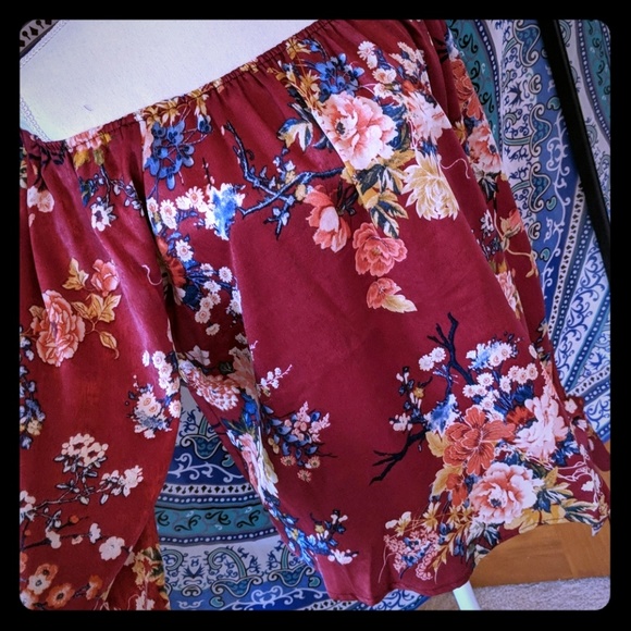 She and Sky Tops - NWT off-the-shoulder Red Silky floral top